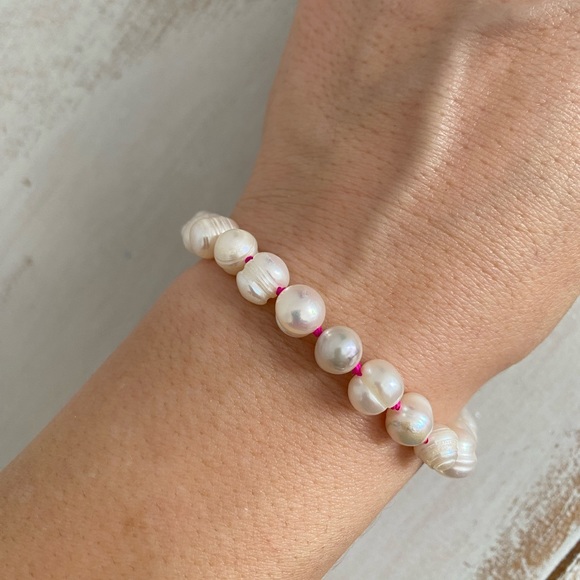 Barbie Pink Knotted Pearl Bracelet - Picture 7 of 9